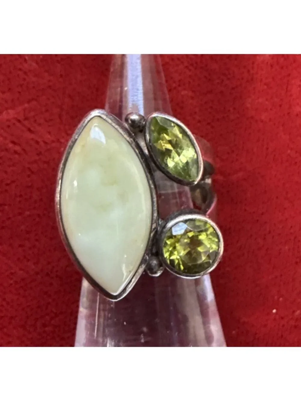 925 Sterling Silver Oval Prehnite & Peridot Ring Size 6.5. 9.14 g